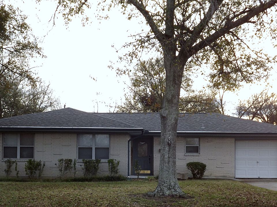 1st image of 401 Caroline Dr