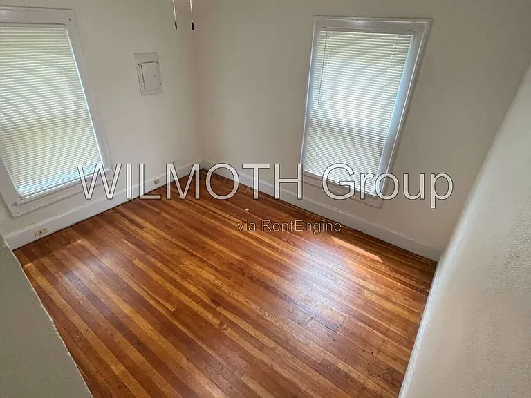 537 E 11th St #1 — Photo 10