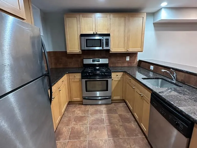 2022 Fairmount Ave #1F — Photo 21