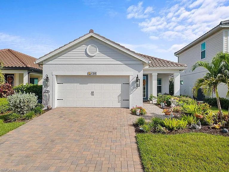 4584 Centaurus Cir — Photo 1
