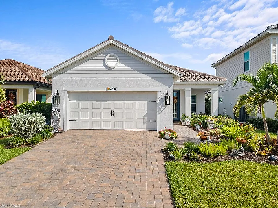 4584 Centaurus Cir