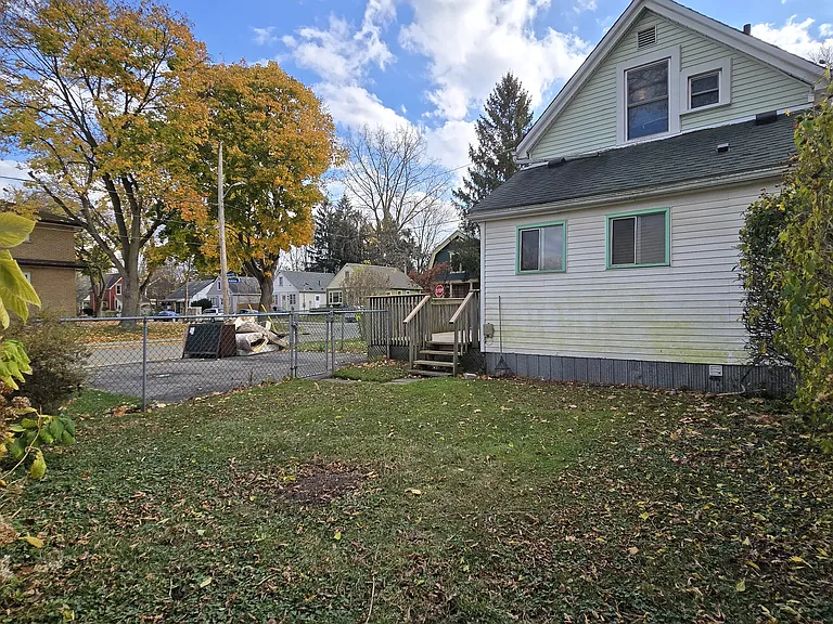 75 Rogers Ave — Photo 5