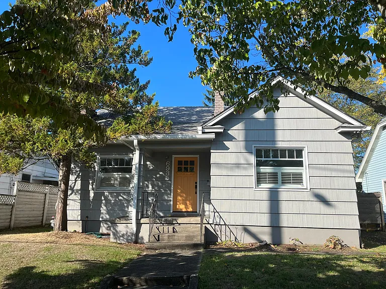 6935 N Fenwick Ave — Photo 1
