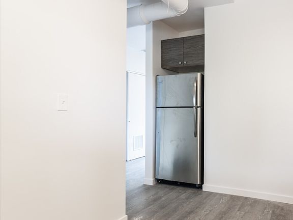 3rd image of 1706 W Glenlake Ave #3