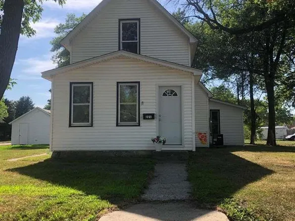221 Benzel Ave SW, Madelia, MN 56062