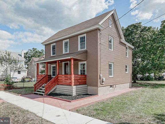 2nd image of 108 E Wood St