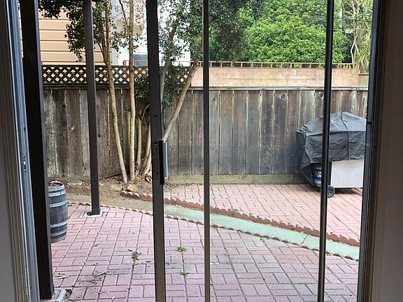 5th image of 270 Fowler Ave