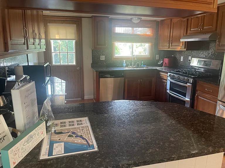 608 Cherry St — Photo 11