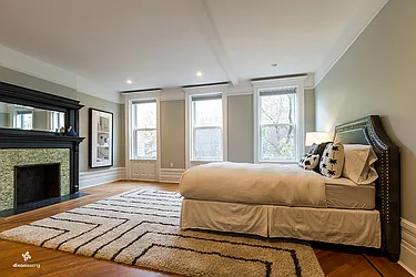 Rented by Dixon Advisory USA Inc.