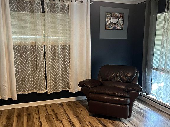 3rd image of 3609 Belmont Ave