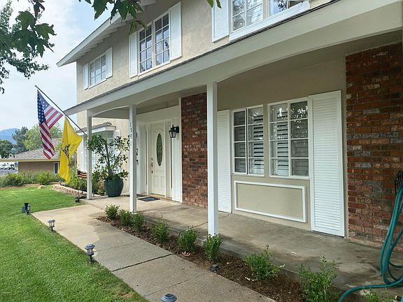 4th image of 1561 Hendrix Ave