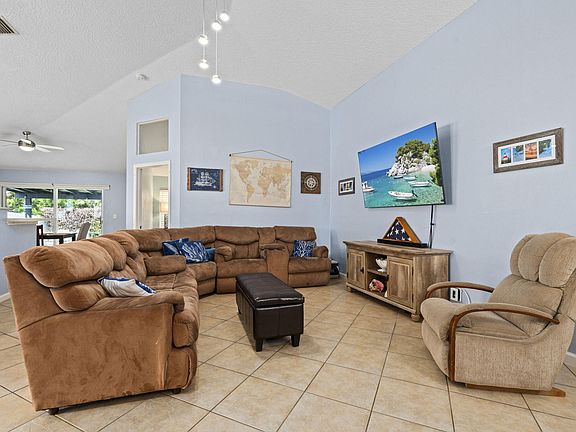 3rd image of 864 NW Waterlily Place
