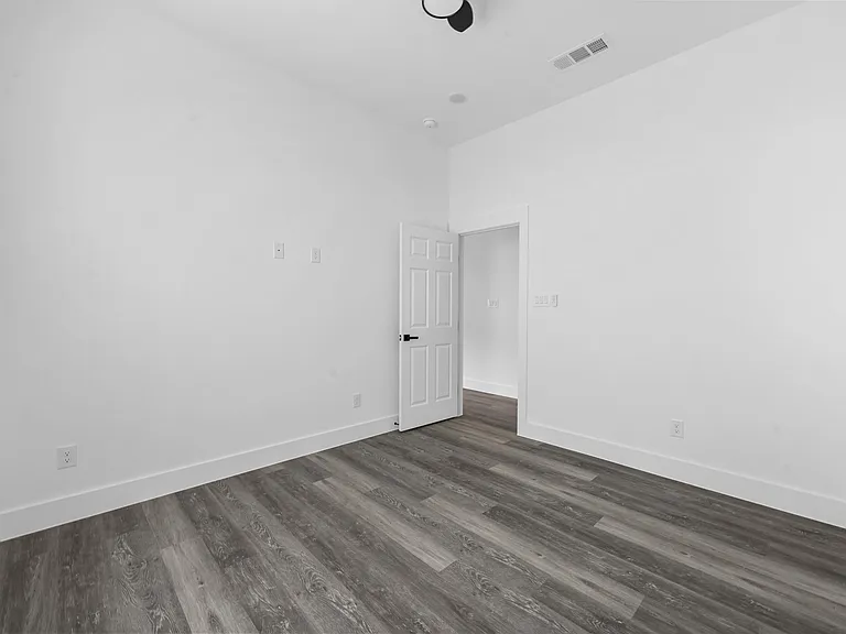 3018 Henry St #A — Photo 17