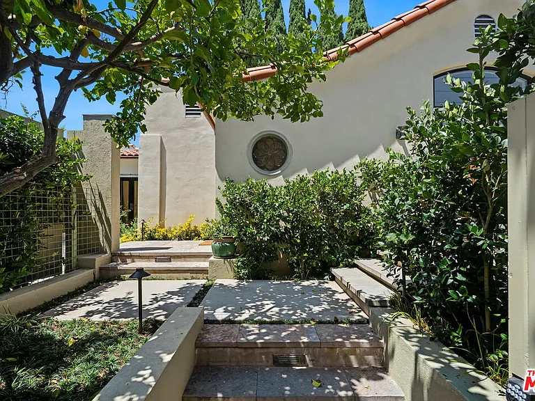 9001 Rosewood Ave — Photo 3