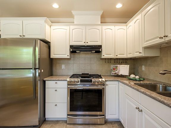 3rd image of 3180 Calzar Dr