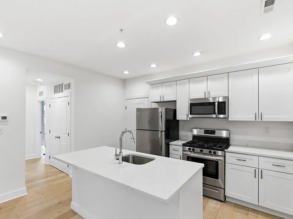 2011 N Reese St #7B