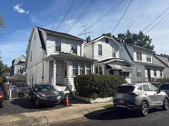 3rd image of 140 Isabella Ave