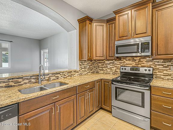 4th image of 5729 Cheshire Dr