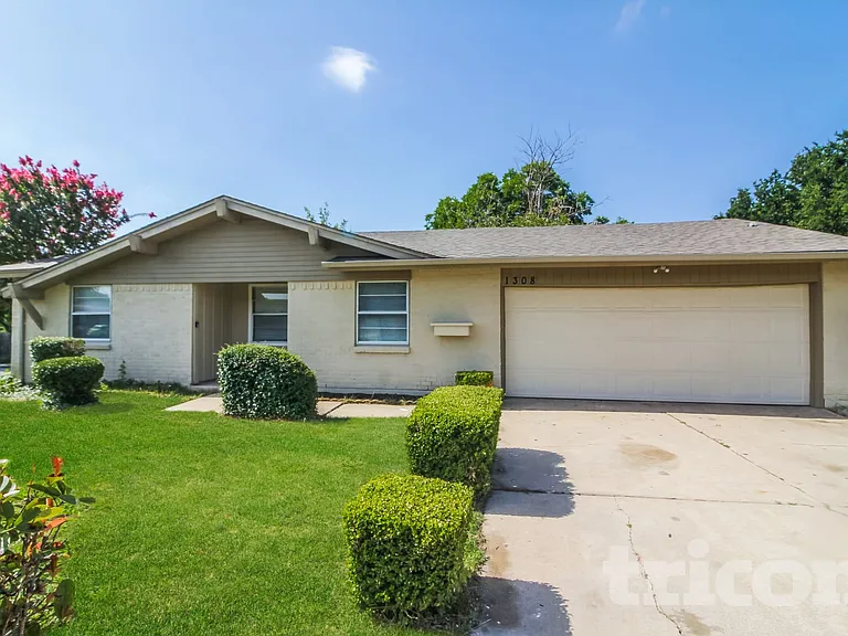 1308 Timberview Ln — Photo 1