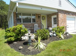 10 Portsmouth Dr, Toms River, NJ 08757