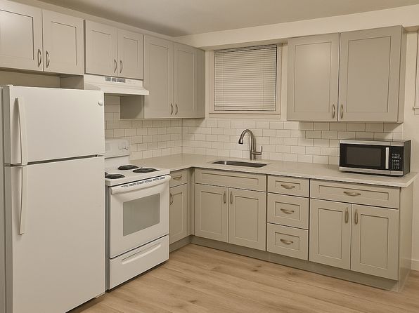 817 Deuel St APT B