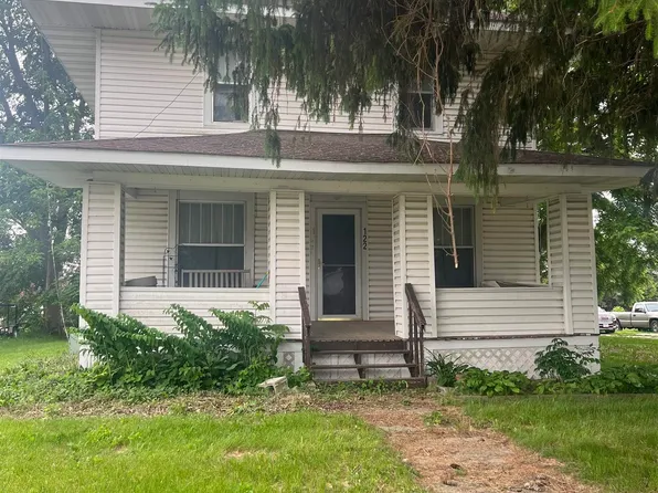 122 W 4th St, Wellsburg, IA 50680