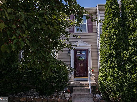 3rd image of 306 Copperfield Ln