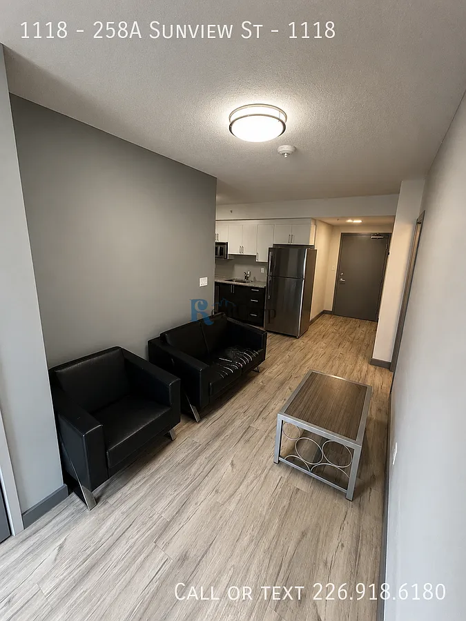 2 bed, 1.0 bath, 606 sqft, $1,900 — Photo 2