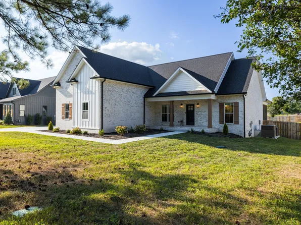 6027 Riverview Dr, Pegram, TN 37143