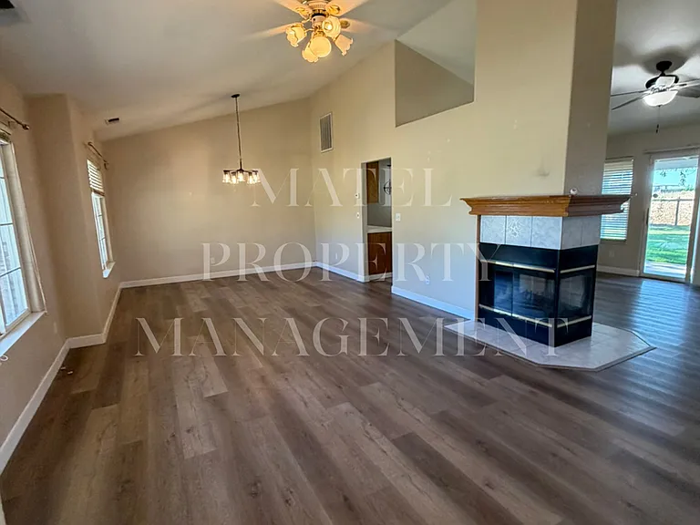 12642 Delaware Rd — Photo 2