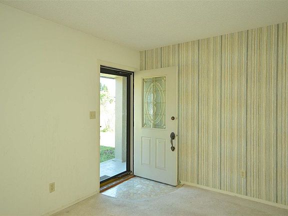 4th image of 4013 Middlebury Dr