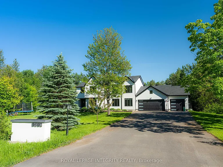 1218 Rideau Bend Cres — Photo 1