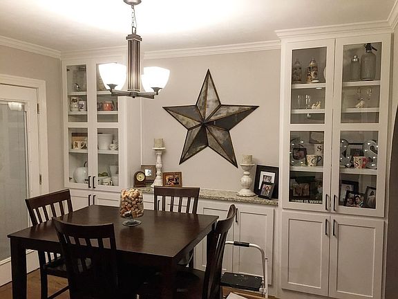 Built-in dining storage