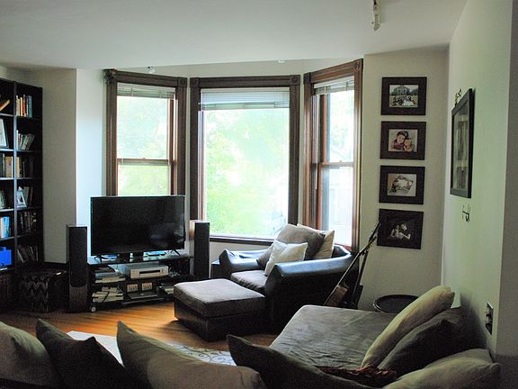 2nd image of 919 Pleasant St APT 1