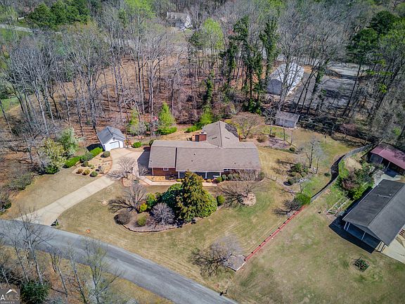 2nd image of 3410 Maynard Cir