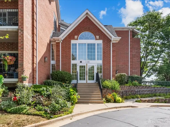 35 Hunt Club Dr #65, St Charles, IL 60174