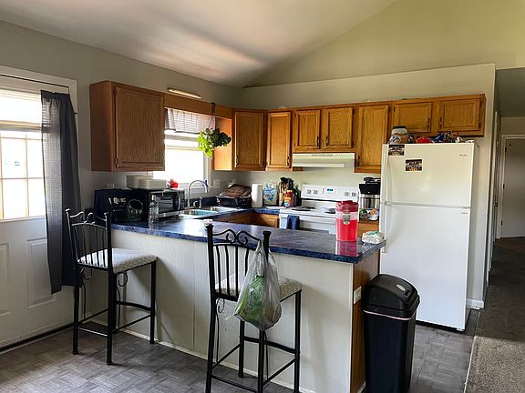 3rd image of 640 Queen Ave NW