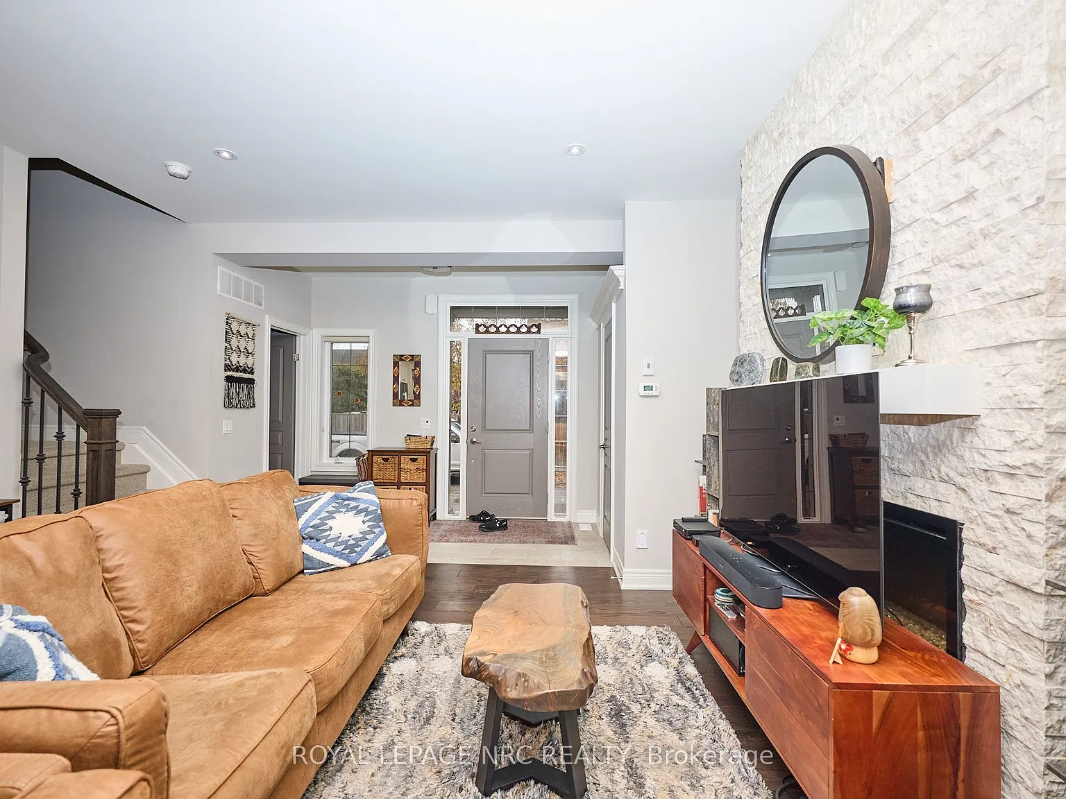 2 bed, $3,200 — Photo 3