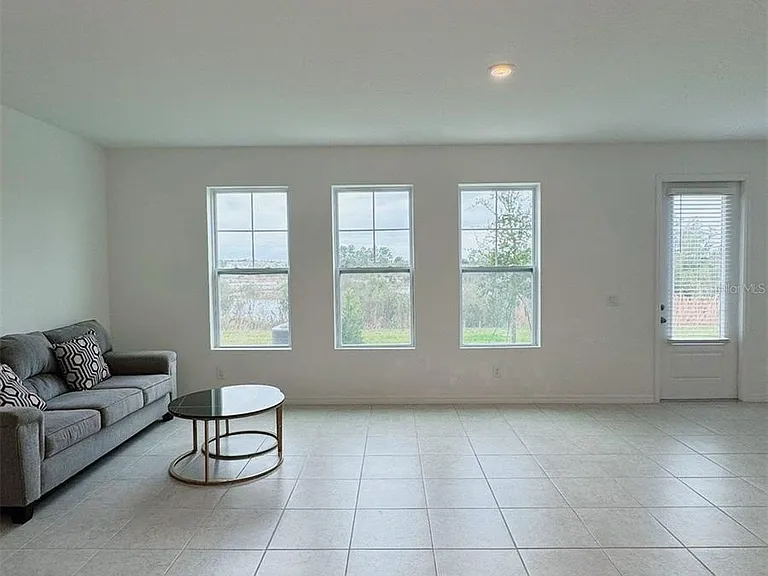 1832 Sanibel Dr — Photo 4
