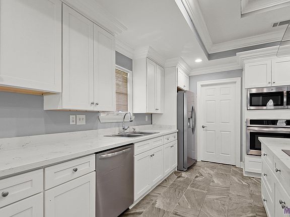5th image of 2028 S Woodcrest Ave