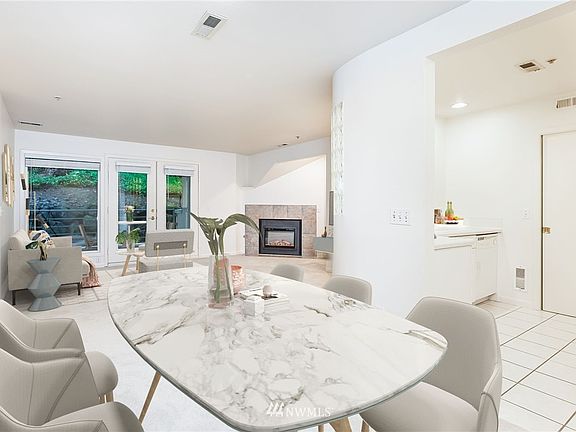 4th image of 420 Bellevue Way SE APT 101