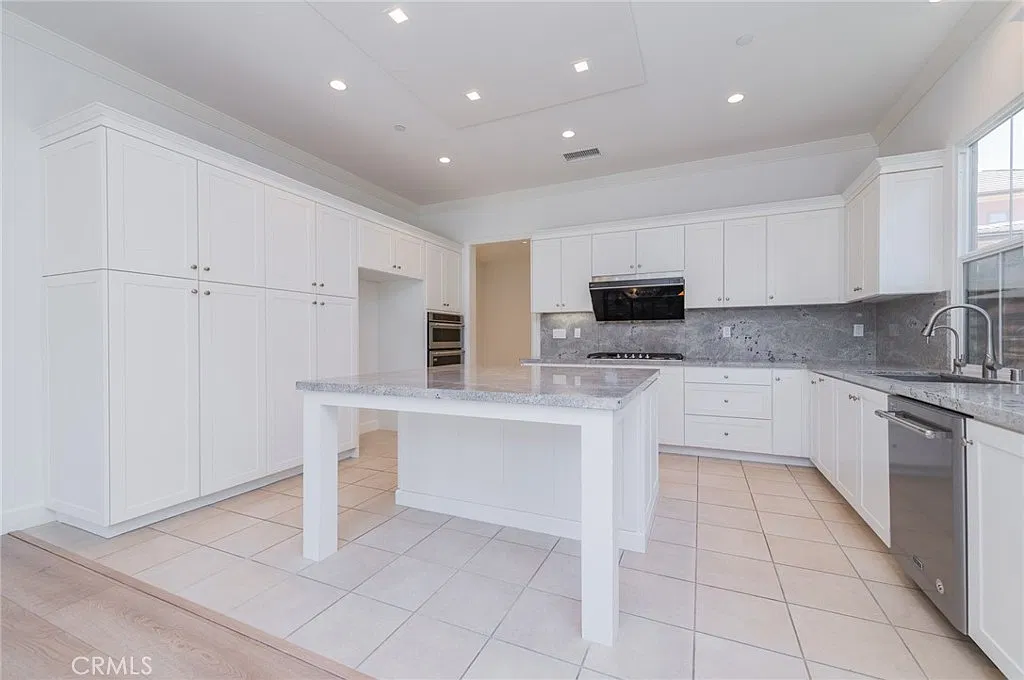 4 bed, 2246 sqft, $6,000 — Photo 4