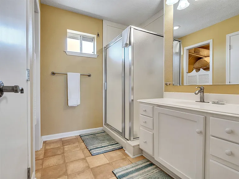 16627 Bayfront Dr — Photo 33