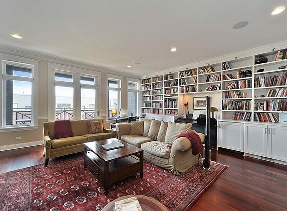 2nd image of 4109 N Lincoln Ave Unit 4