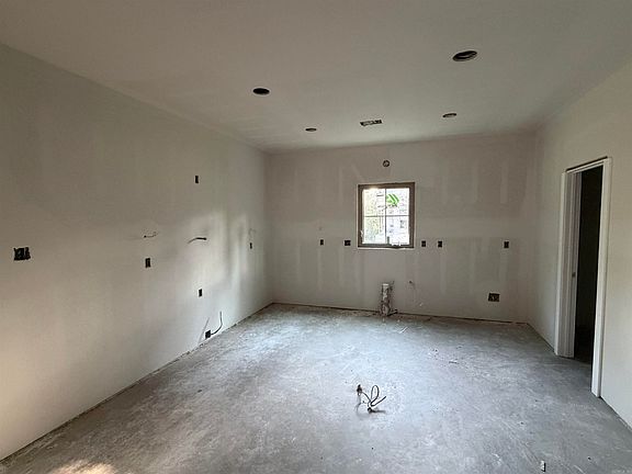 3rd image of 366 Sellers Rd