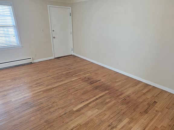 4th image of 2820-2822 Kingman Blvd #2
