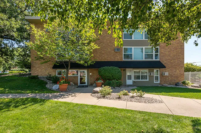 Valley Village Apartments — Photo 18
