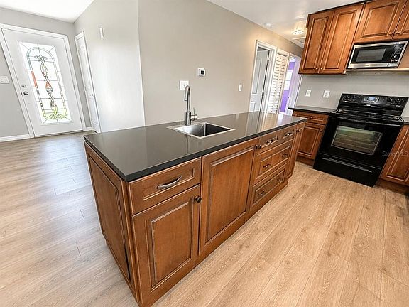 5th image of 53 Highridge Rd