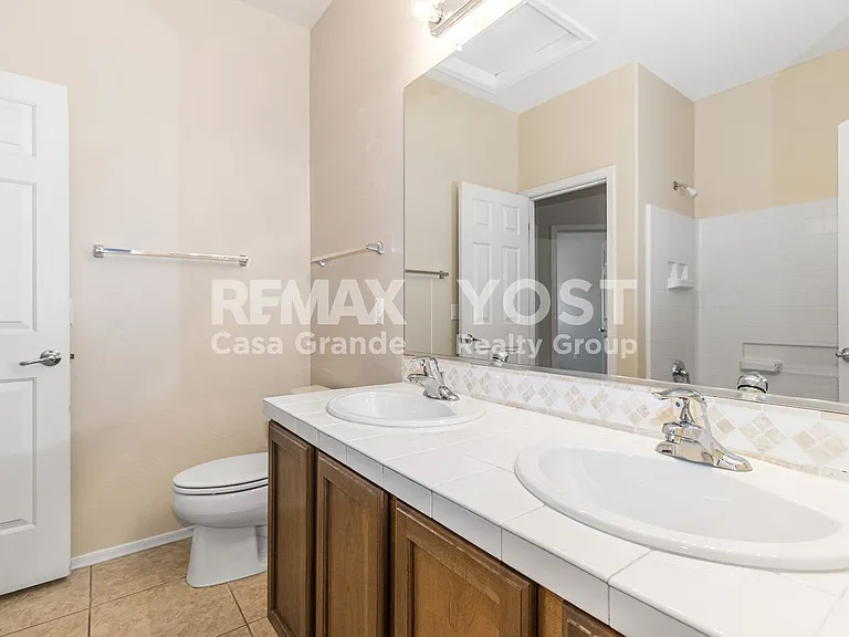254 W Seven Seas Dr — Photo 11