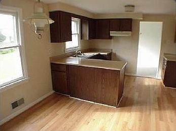 4th image of 33 Columbine Cir